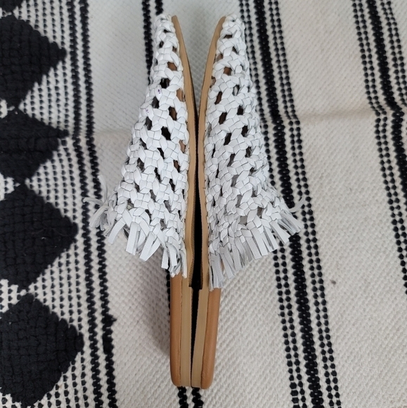 Coconuts by Matisse Safari Woven Leather Mules in White, sz 6 - Picture 12 of 14